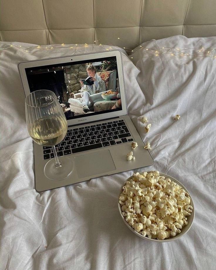 Hey there, UH babes… It’s Movie Night!